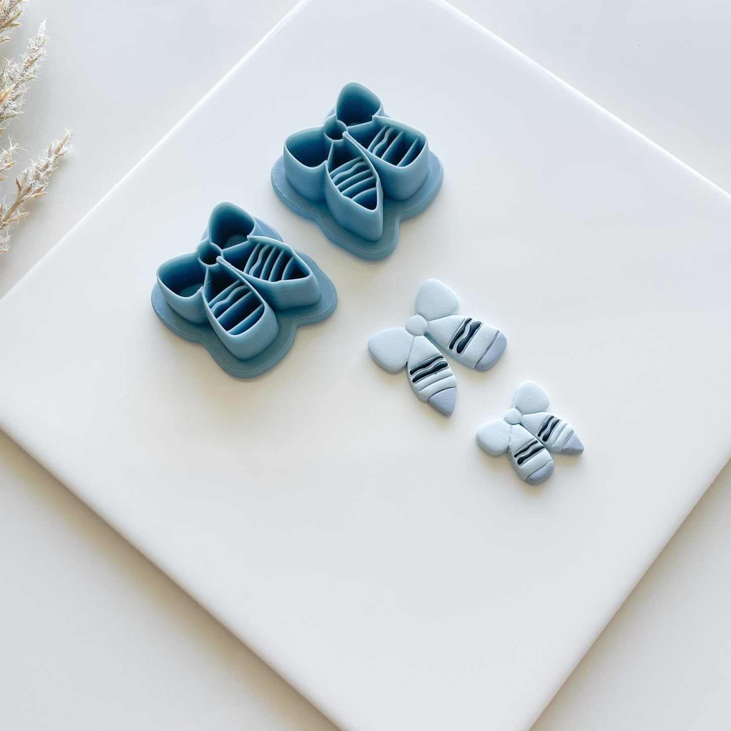 Crayon Bow Clay Cutter