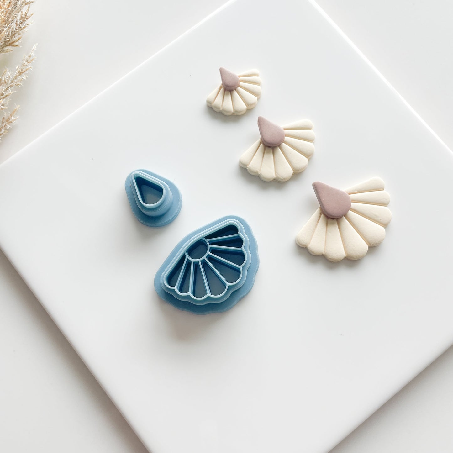 Half Daisy Dangle Clay Cutter