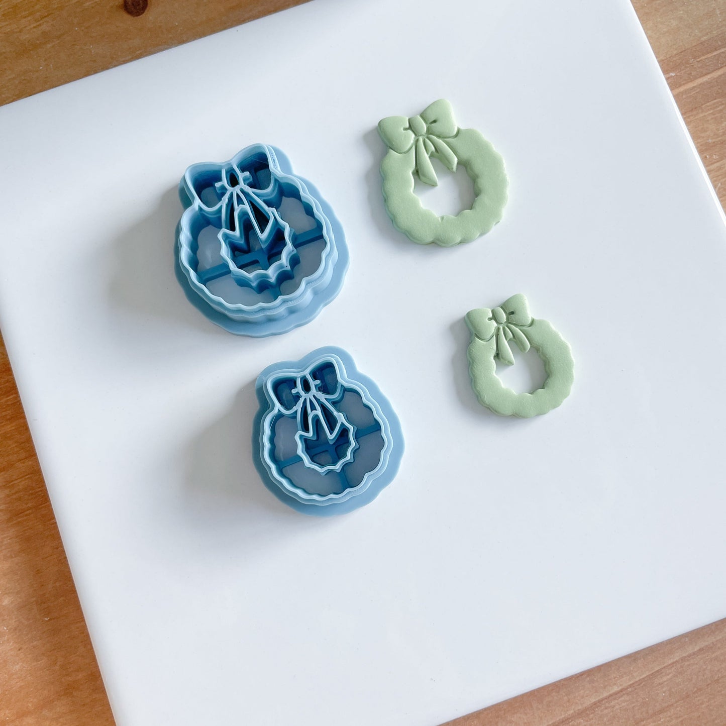 Wreath with Bow Clay Cutter