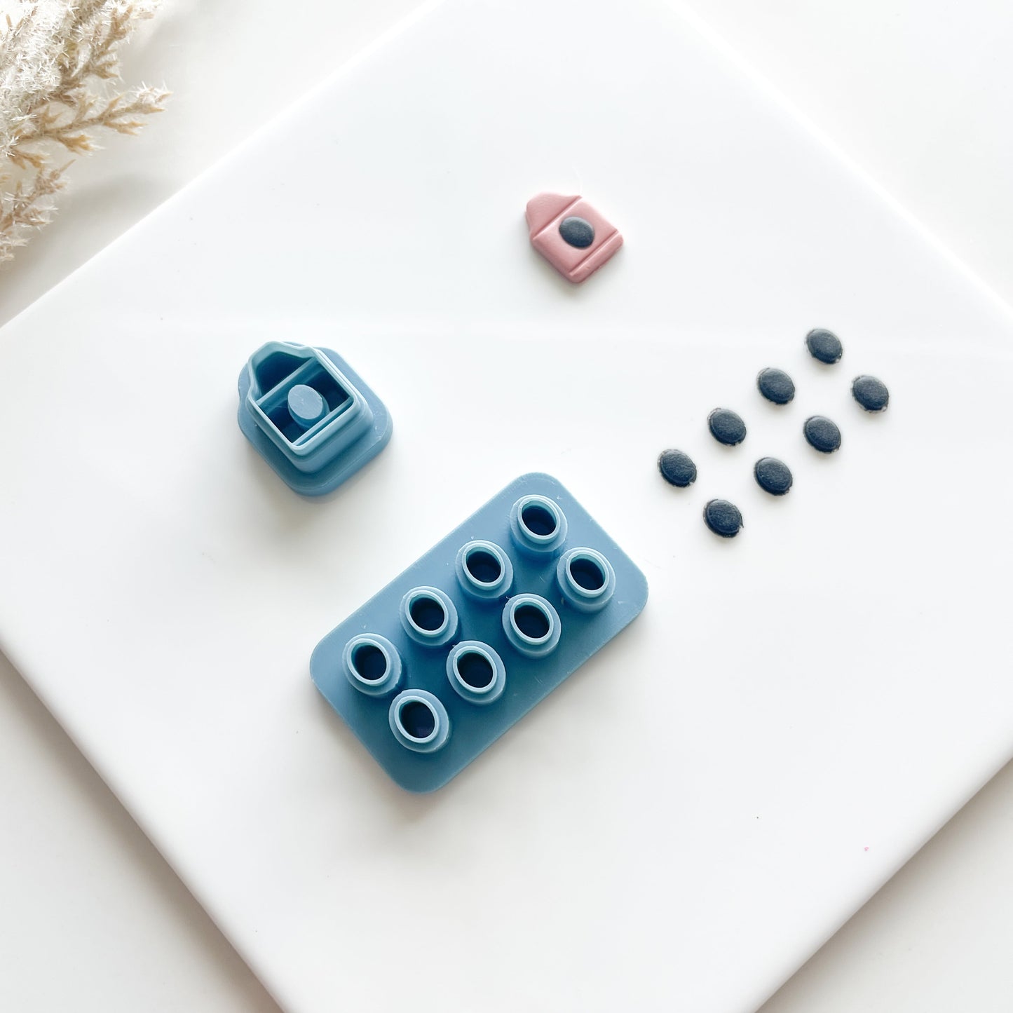 Mini Crayon Stud