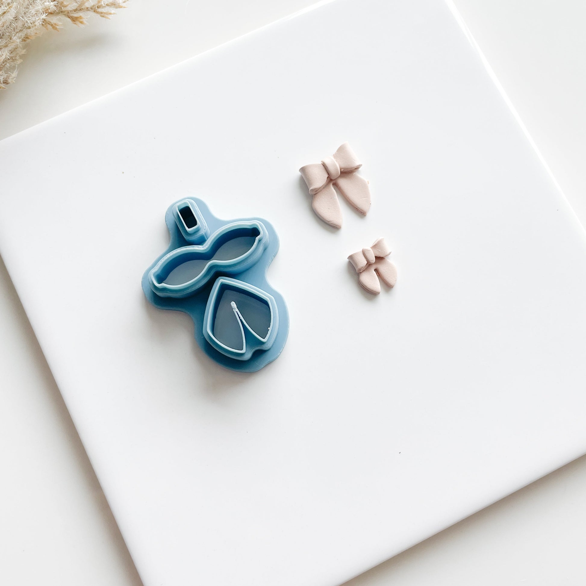 3D Wavy Bow Clay Cutter