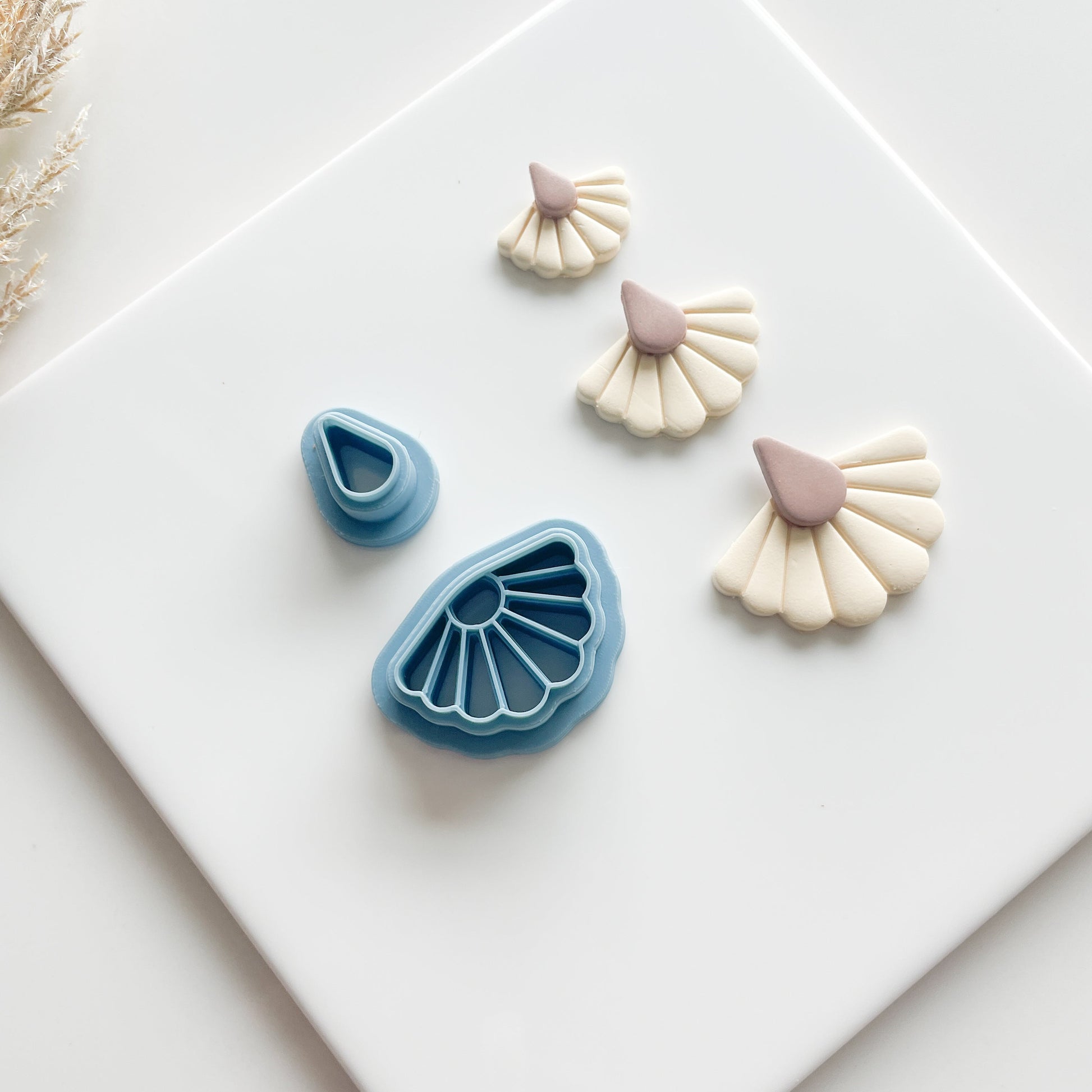 Half Daisy Dangle Clay Cutter