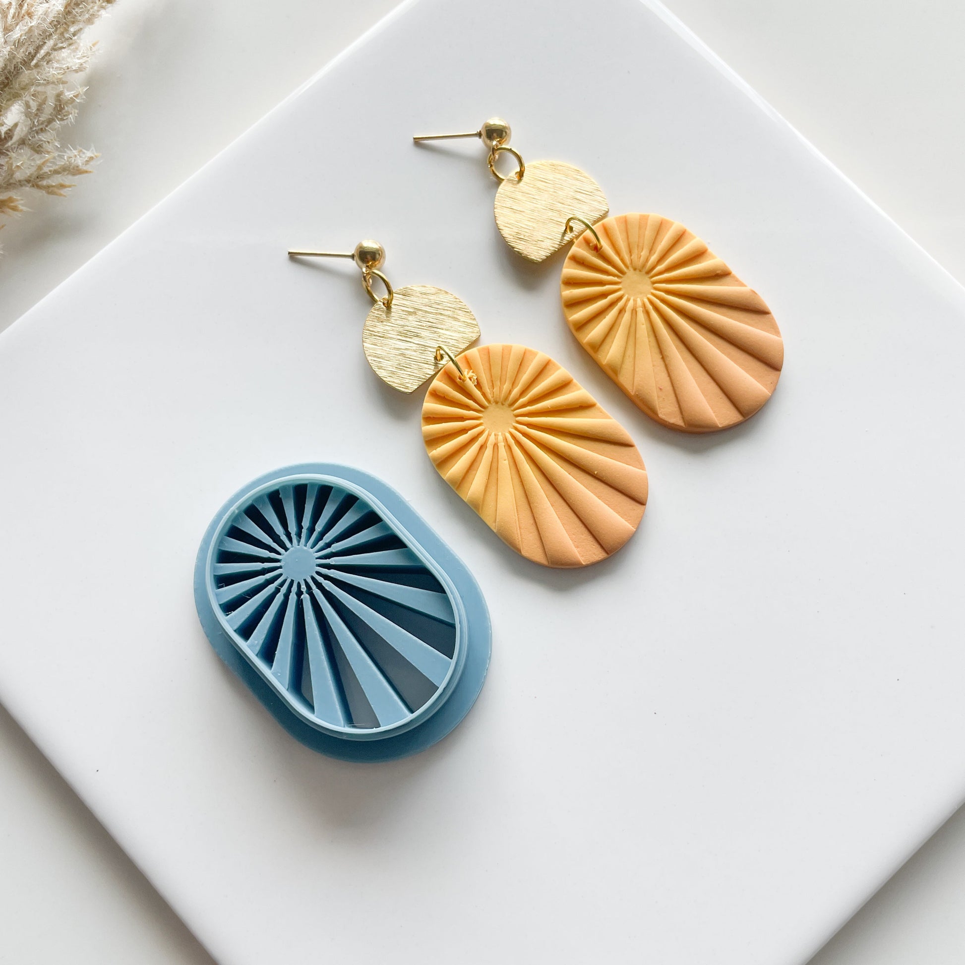 Oval Sunburst Clay Cutter