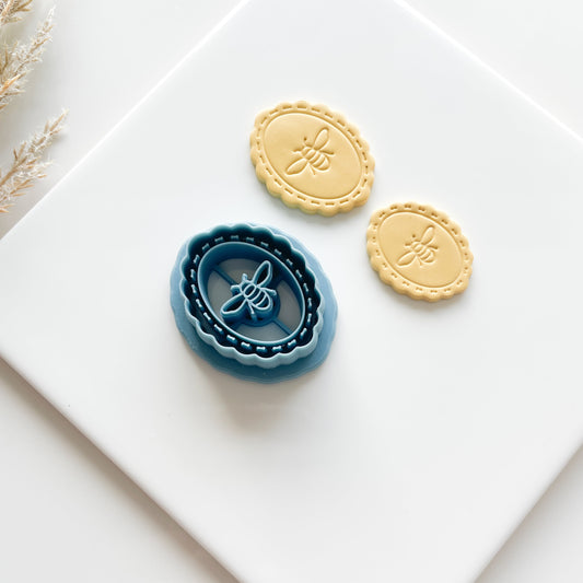 Scalloped Oval Bee Clay Cutter